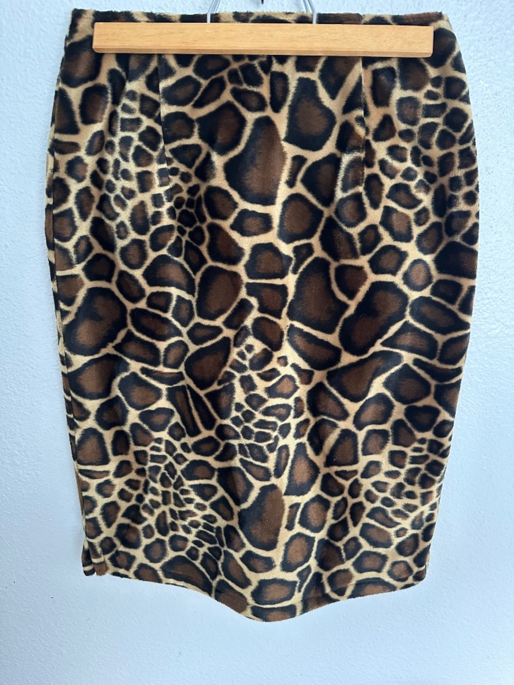 Saks Fifth Avenue Giraffe Print Pencil Skirt. NWT.